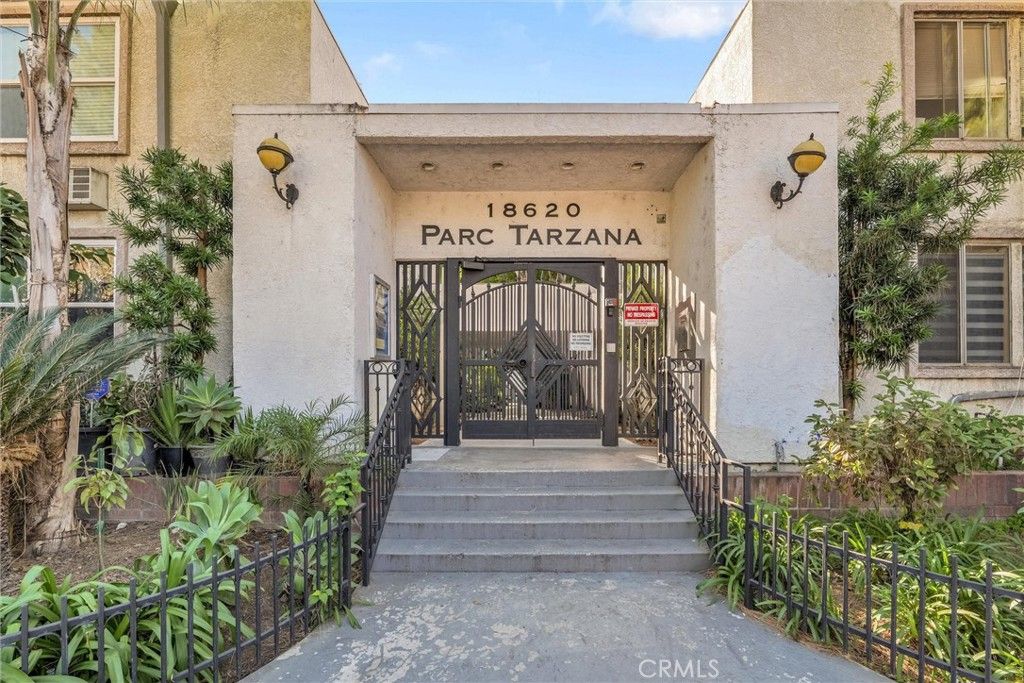 Photo of 18620 Hatteras #169, Tarzana, CA 91356 (MLS # BB26041688)