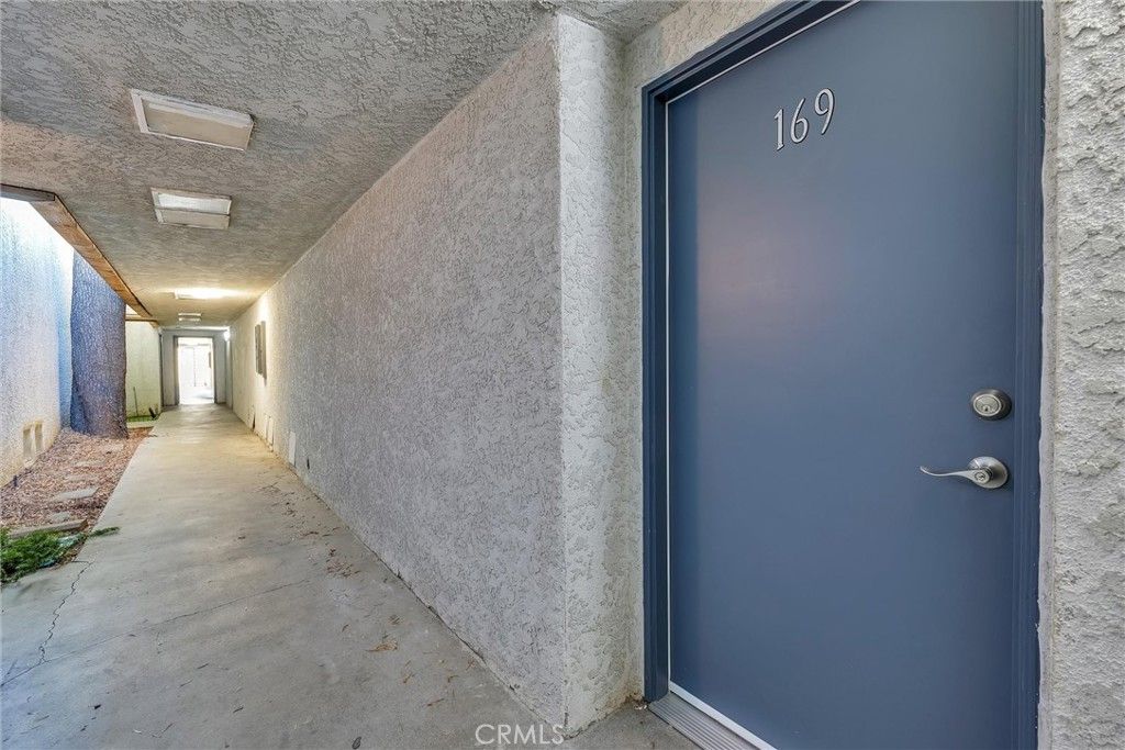 Photo of 18620 Hatteras #169, Tarzana, CA 91356 (MLS # BB26041688)