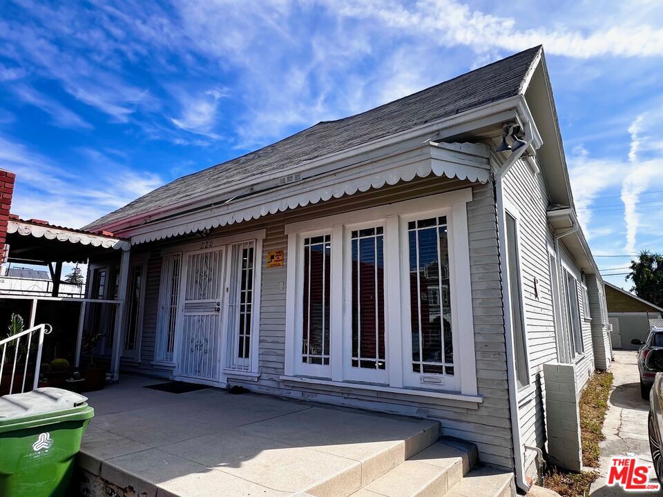 220 N Oxford Avenue
