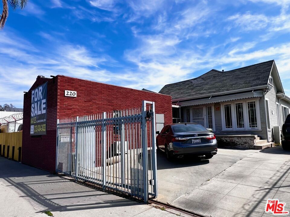 220 N Oxford Avenue