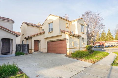 Photo of 2299 Woodset Drive, San Jose, CA 95116 (MLS # ML82031367)