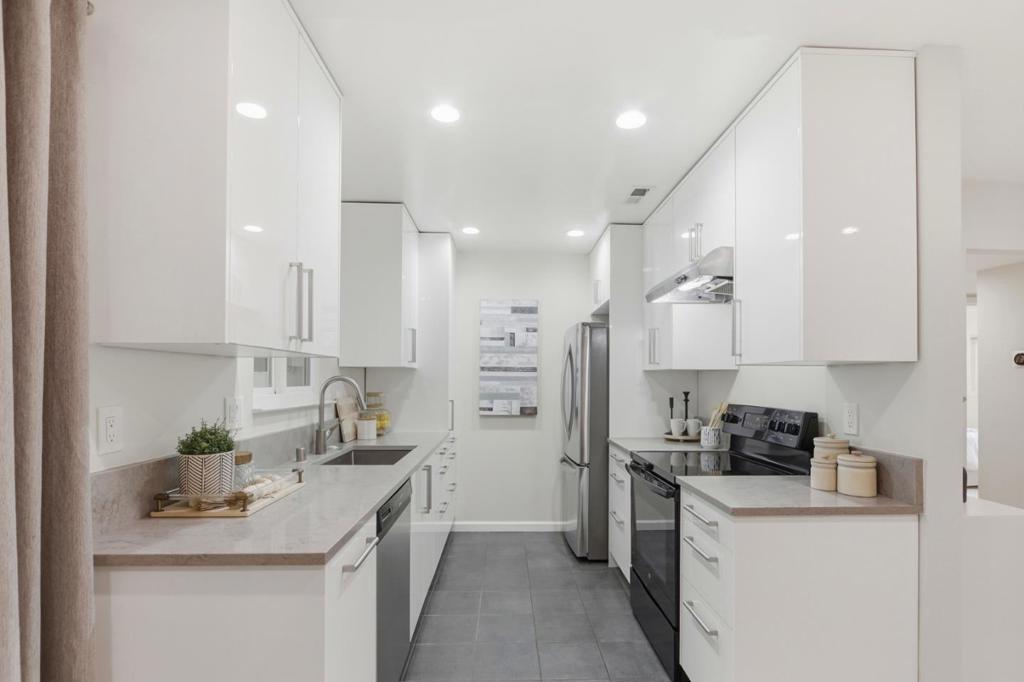 1369 Phelps Avenue 2