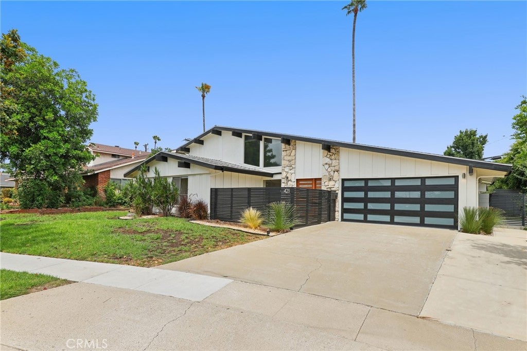421 Larry Lane