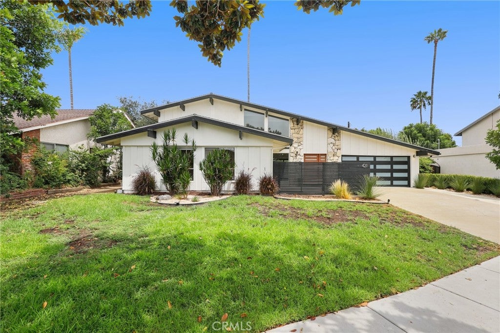 421 Larry Lane