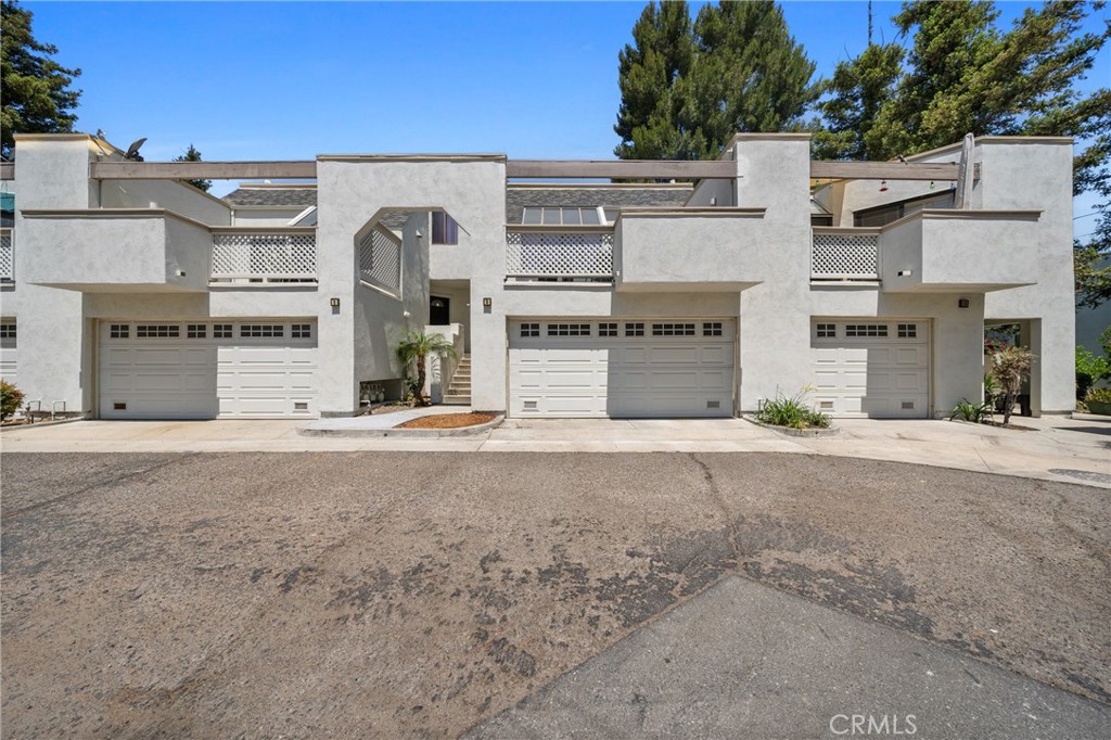 222 N Singingwood Street 9