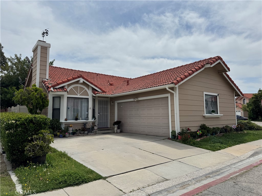 Beautifull single story home in Loma Linda Village. 3 bedroom and 2 full bathroom, 2 car attached garage. turnkey.
