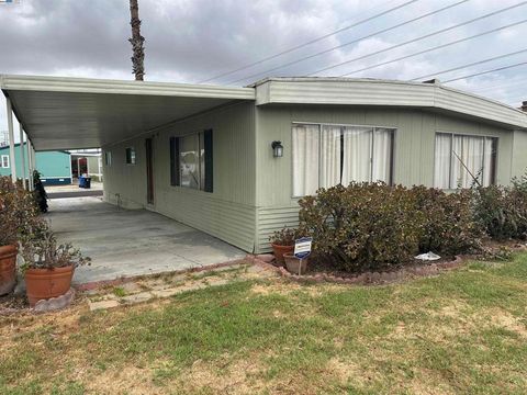 Photo of 257 Manitoba Green Grn, Fremont, CA 94538 (MLS # 41113363) Photo of 257 Manitoba Green Grn, Fremont, CA 94538 (MLS # 41113363)