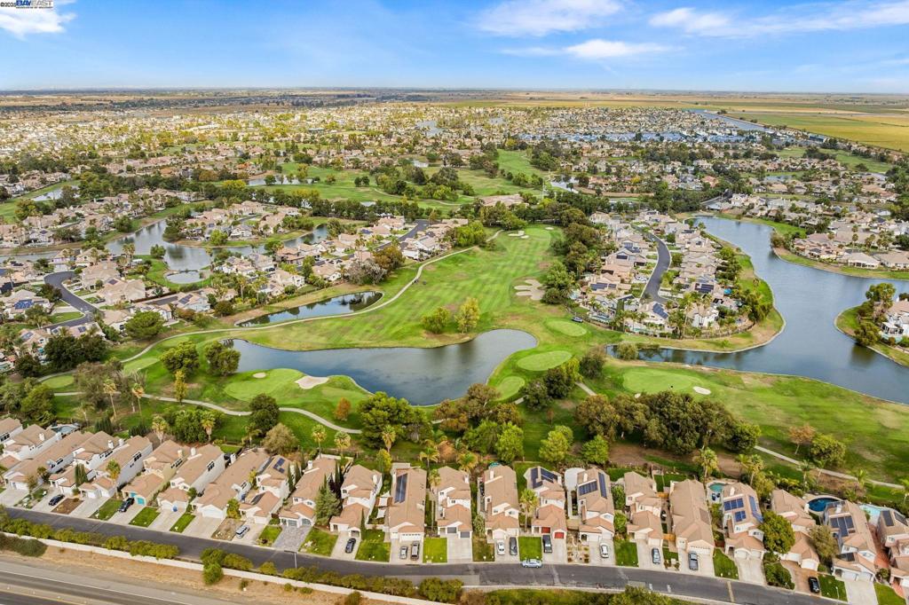 DISCOVERY BAY COUNTRY CLUB - Residential