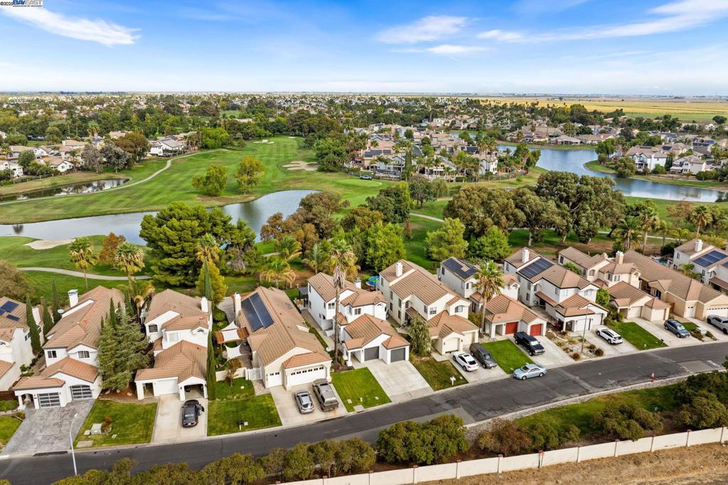 DISCOVERY BAY COUNTRY CLUB - Residential