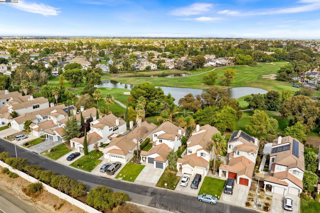 DISCOVERY BAY COUNTRY CLUB - Residential