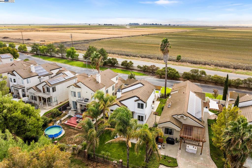 DISCOVERY BAY COUNTRY CLUB - Residential