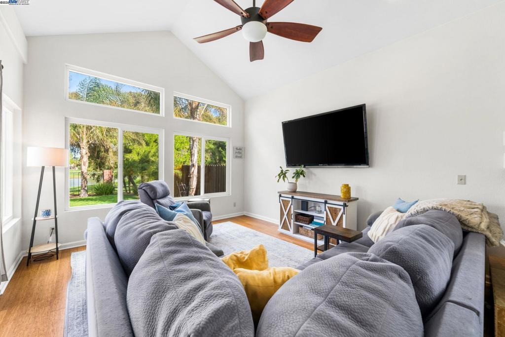 DISCOVERY BAY COUNTRY CLUB - Residential