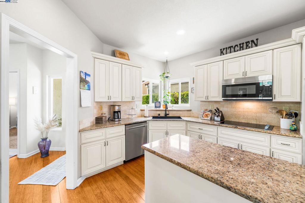 DISCOVERY BAY COUNTRY CLUB - Residential