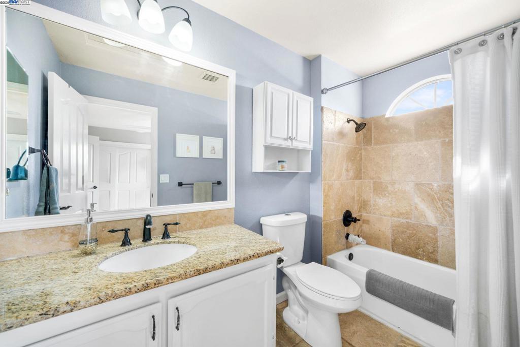 DISCOVERY BAY COUNTRY CLUB - Residential