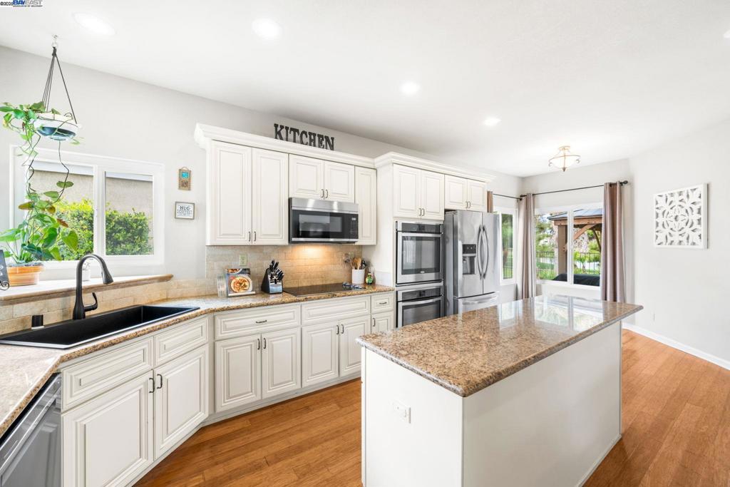 DISCOVERY BAY COUNTRY CLUB - Residential