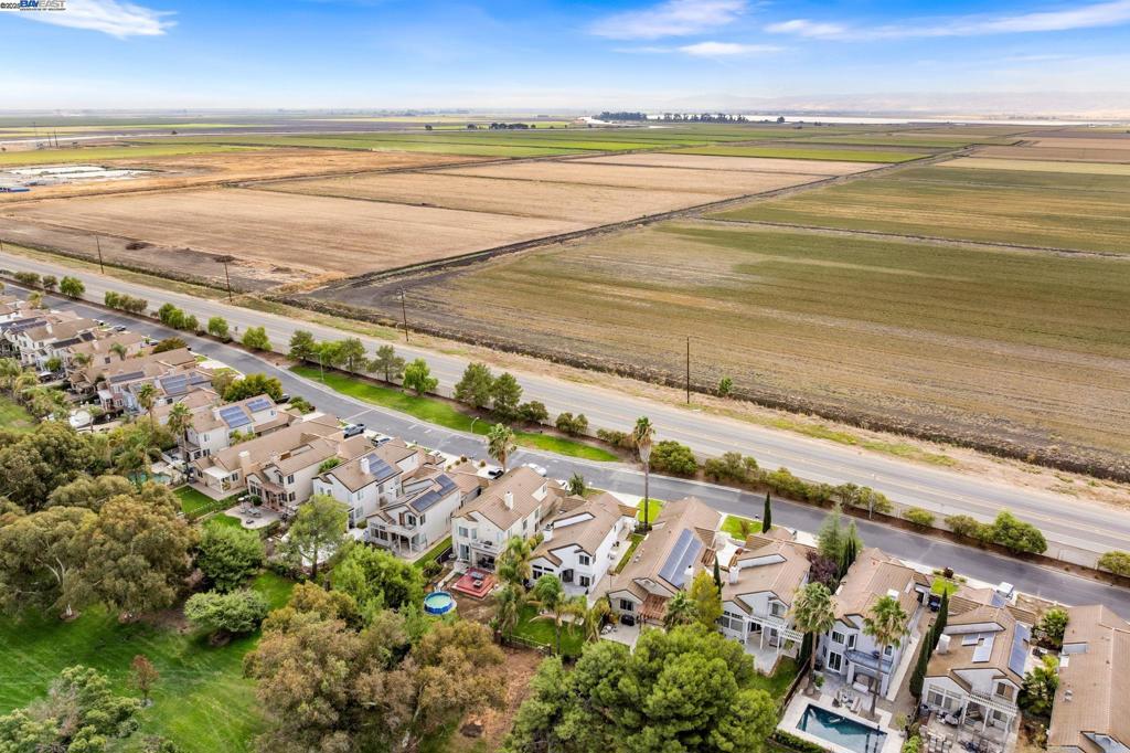 DISCOVERY BAY COUNTRY CLUB - Residential