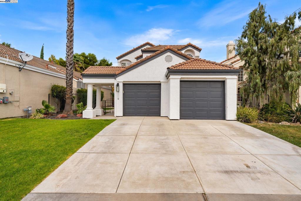 DISCOVERY BAY COUNTRY CLUB - Residential
