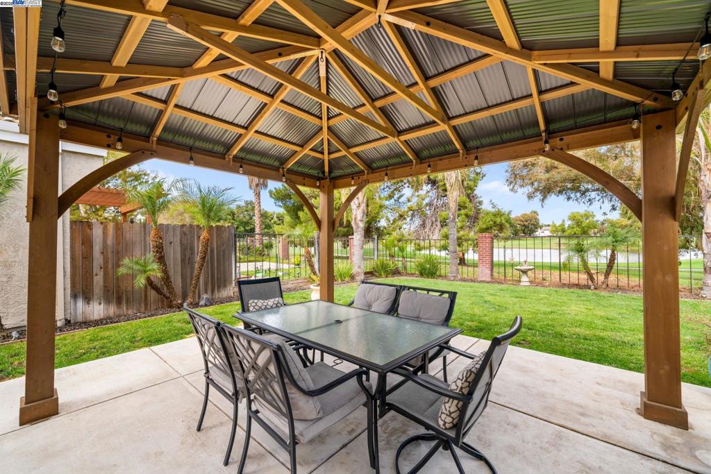 DISCOVERY BAY COUNTRY CLUB - Residential
