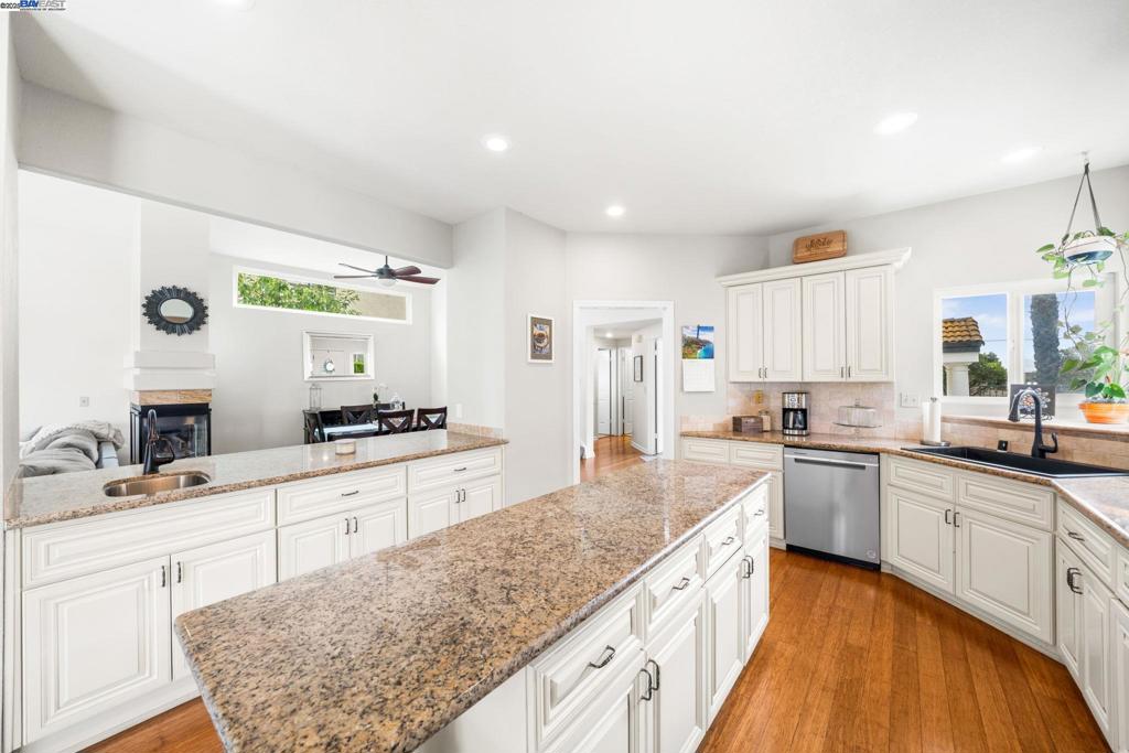 DISCOVERY BAY COUNTRY CLUB - Residential