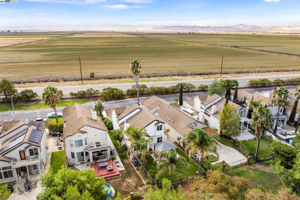 DISCOVERY BAY COUNTRY CLUB - Residential