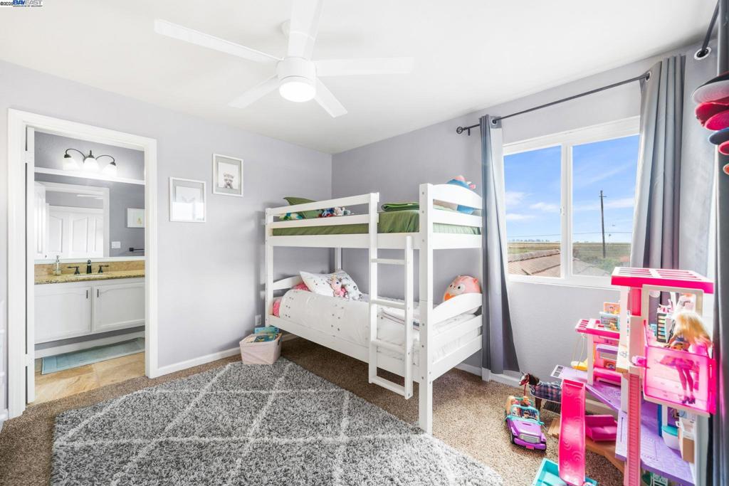 DISCOVERY BAY COUNTRY CLUB - Residential