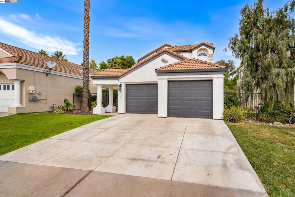 DISCOVERY BAY COUNTRY CLUB - Residential