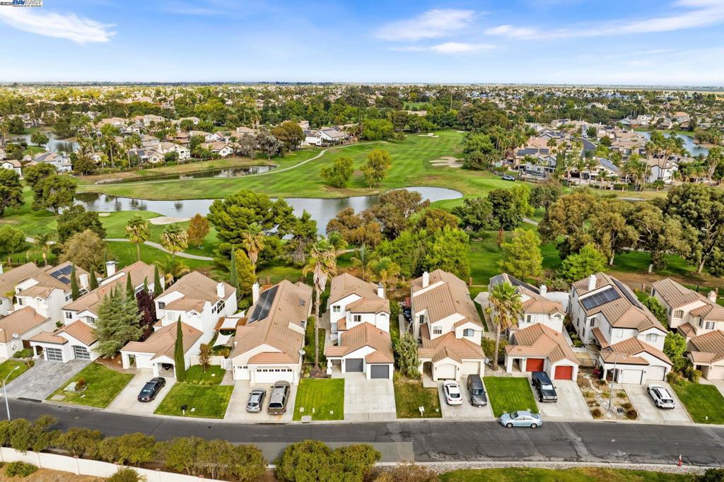 DISCOVERY BAY COUNTRY CLUB - Residential