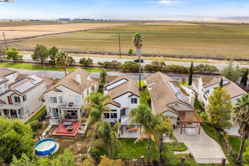 DISCOVERY BAY COUNTRY CLUB - Residential