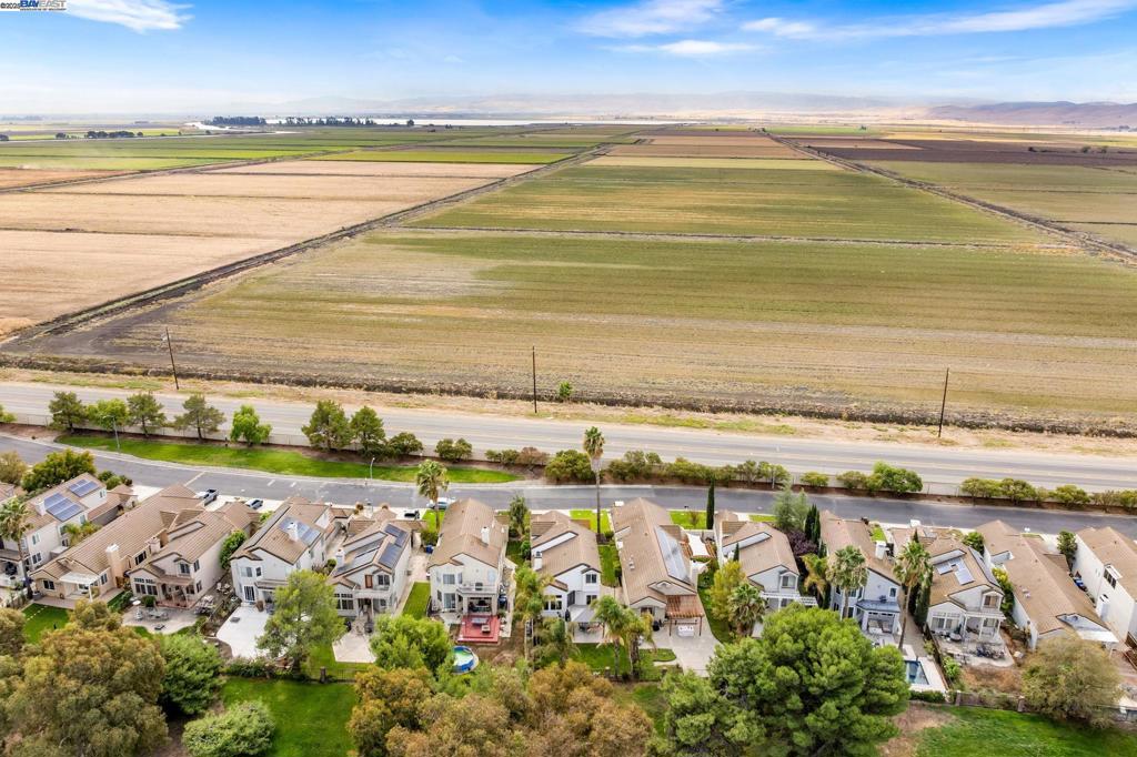 DISCOVERY BAY COUNTRY CLUB - Residential