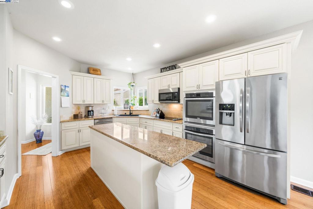 DISCOVERY BAY COUNTRY CLUB - Residential