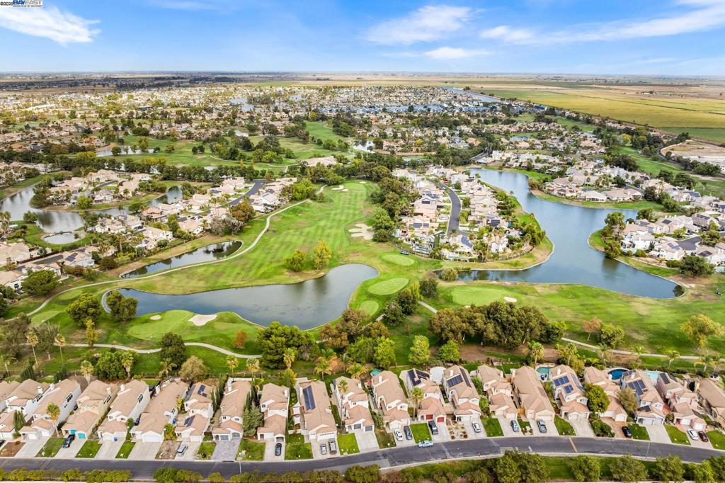 DISCOVERY BAY COUNTRY CLUB - Residential