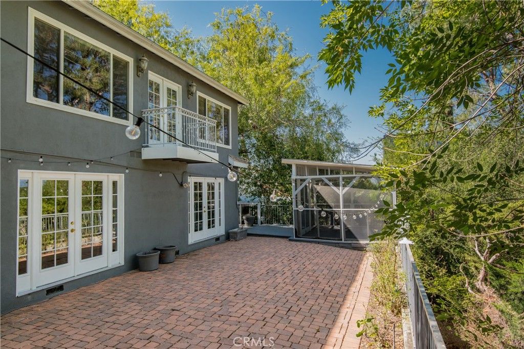 Photo of 4602 Hurford Terrace, Encino, CA 91436 (MLS # SR26052943)