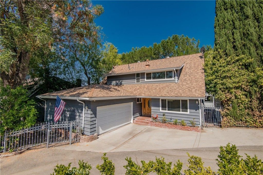 Photo of 4602 Hurford Terrace, Encino, CA 91436 (MLS # SR26052943)