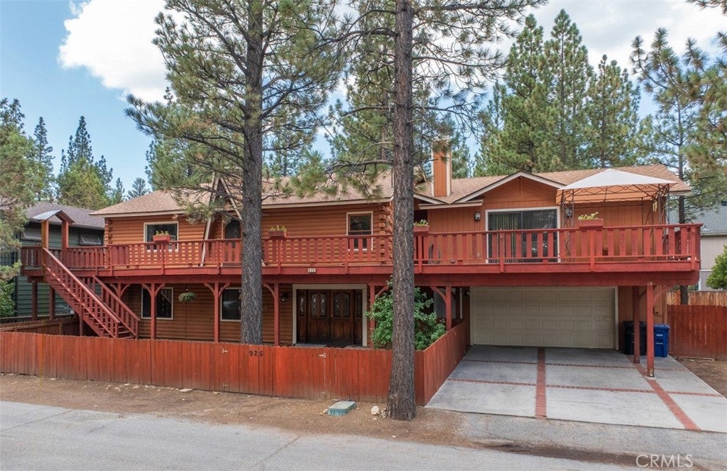 925 E Lane