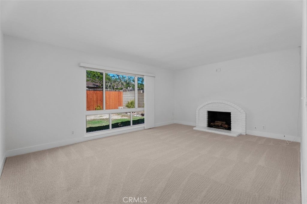 4161 E Riverdale
