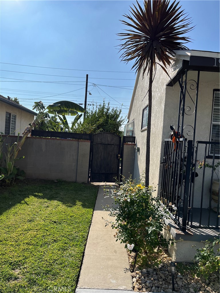 1926 W Lufkin Street