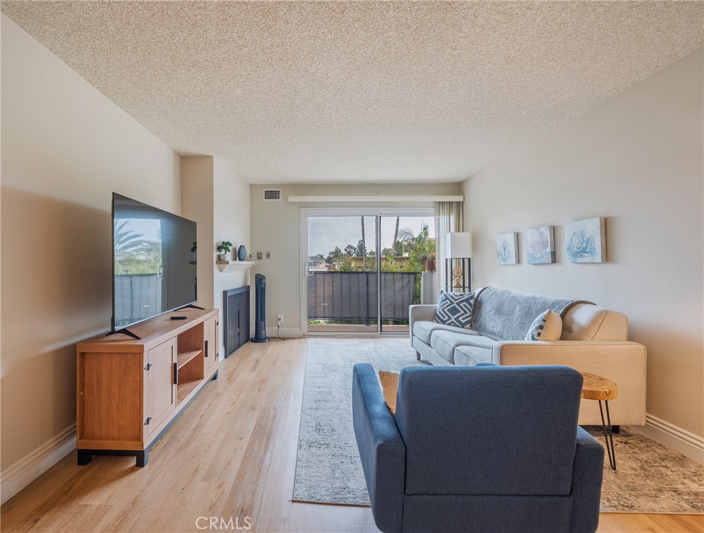 Top Floor Condo with Views in Playa Del Rey
Centrally located just minutes from the beach, this 1BR/1BA top-floor unit offers open living space filled with natural light. The spacious living room features tree-top views, a fireplace, and sliding glass doors that open to a private balcony. The updated kitchen features granite countertops, white cabinetry, white appliances, an electric range/oven, a built-in microwave, a stainless steel dishwasher, a refrigerator, and an undermount double sink, all set within an adjacent dining area.
The bedroom offers ample space, soft natural light, and a mirrored closet. The full bathroom features a separate shower and tub combination, as well as vanity storage. Additional highlights include only one shared wall, dedicated parking, extra storage, recent seismic retrofit, and convenient access to shopping, dining, LAX, LMU, entertainment, schools, freeways, and medical facilities.