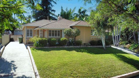 Photo of 4219 Klump Avenue, Studio City, CA 91602 (MLS # 226000302)