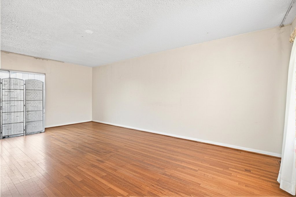 1045 1045 72nd Avenue