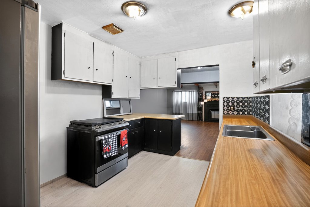 1045 1045 72nd Avenue