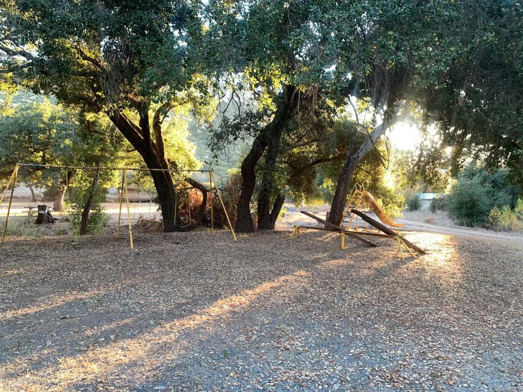 24352 Featherstone Canyon Rd