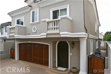 Spacious 4-Bedroom Townhome Near the Beach and Redondo Pier
Custom-built townhome offering approximately 2,580 square feet of living space, featuring 4 bedrooms and 3 bathrooms. Built in 2009 and located in a tree-lined South Redondo Beach neighborhood, this home is within walking distance to local beaches, Redondo Pier, and schools.
The main level includes an open floor plan with a living room and fireplace, dining area, and kitchen equipped with a large center island, granite countertops, stainless steel appliances, and custom cabinetry. The private rear yard is fully paved for low-maintenance outdoor use.
All bedrooms and the laundry room are located on the upper level. Interior features include hardwood, travertine, and carpet flooring, vaulted ceilings, and recessed lighting.
Additional amenities: central heating, tankless water heater, central vacuum system, Cat 5 wiring, intercom, security system, fire sprinklers, and rough-in for air conditioning.