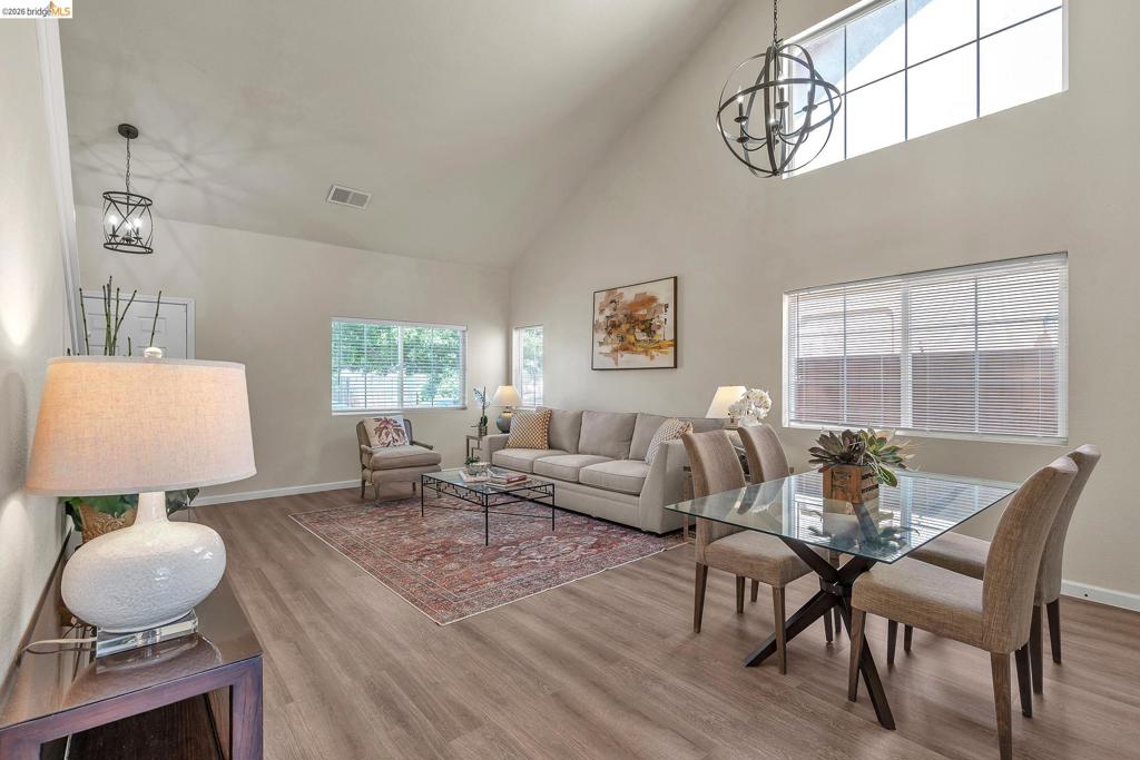 544 Pine Creek Cir