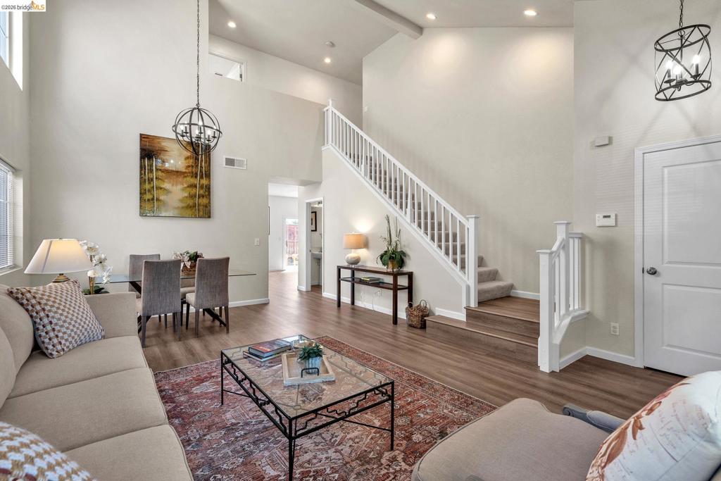544 Pine Creek Cir