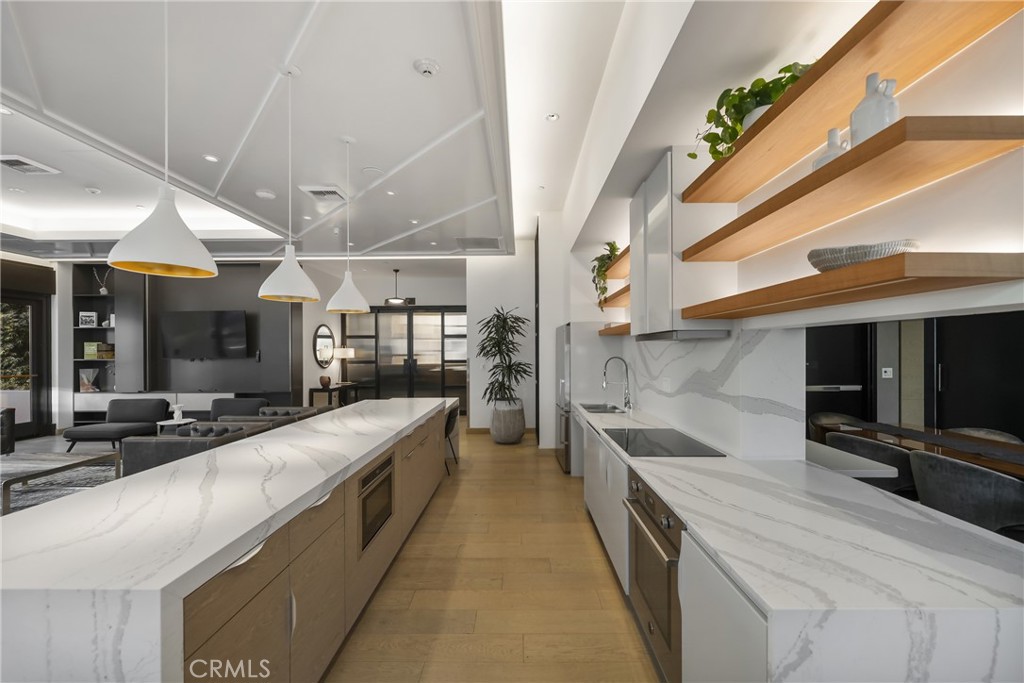 400 South Broadway S 907