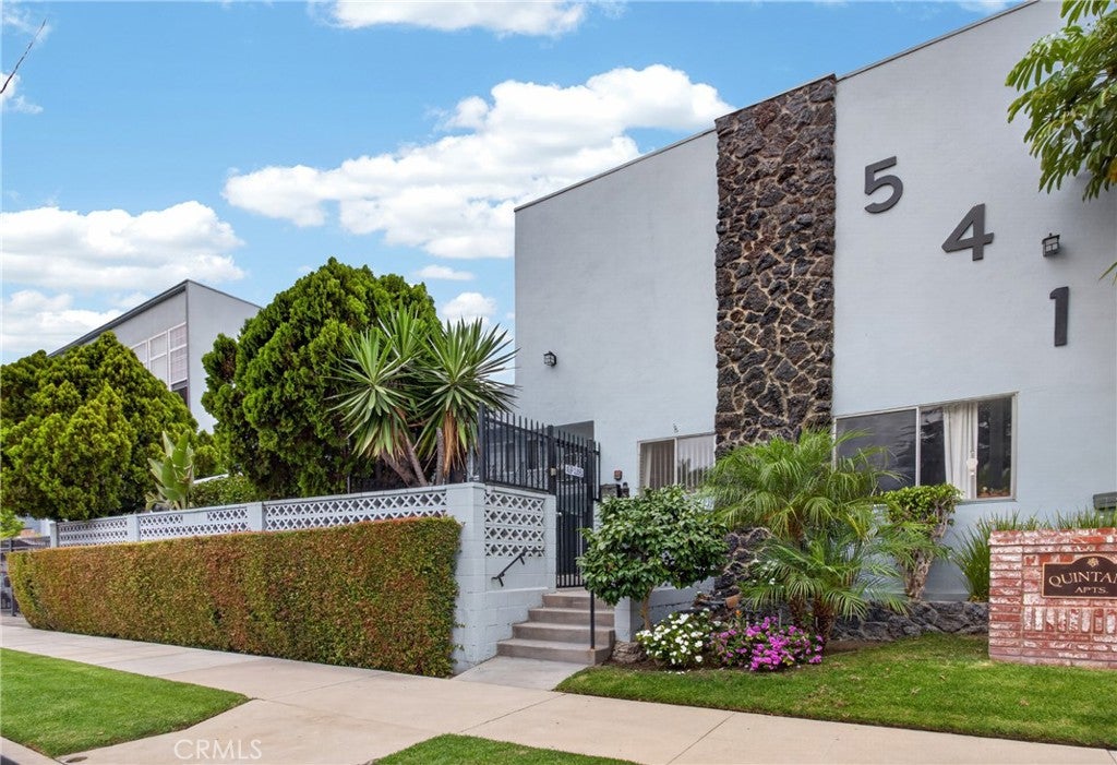 541 N Naomi
