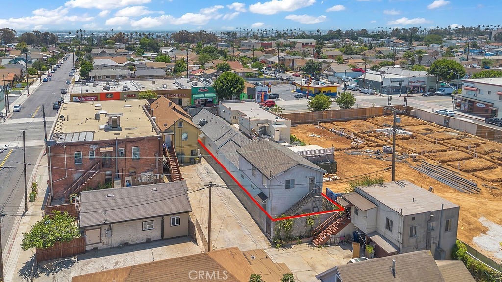 3583 E 1st