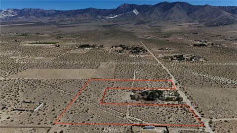 Photo of 9821 Ivanhoe RD, Lucerne Valley, CA 92356 (MLS # HD26106555)