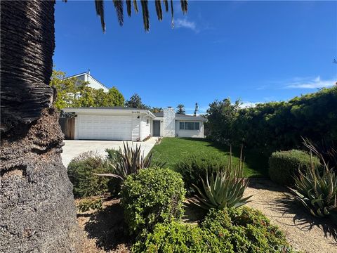 Photo of 34688 Calle Las Flores, Dana Point, CA 92624 (MLS # OC26049115)
