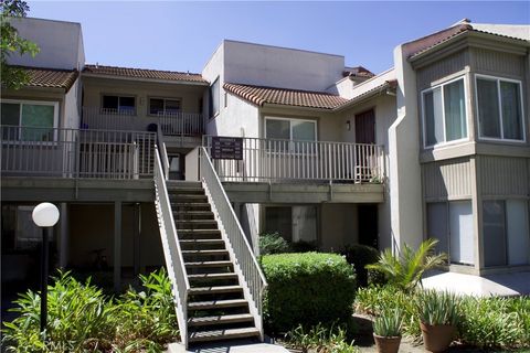 Photo of 826 Cinnamon Ln, Duarte, CA 91010 (MLS # CV25232982)